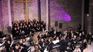 Øvre Eiker Musikkorps  Gospelkoret Celebration quotTVs Julaftonquot og quotØnskestjernenquot [upl. by Arney]