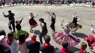 150 dantzaris bailan el Zortziko Gasteiz [upl. by Landes]