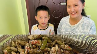 Giant hornet larvae MUKBANG with my nephew [upl. by Ecidnac]