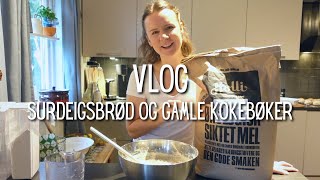 Vlog  Enkelt surdeigsbrød og gamle kokebøker [upl. by Aerdnaed]