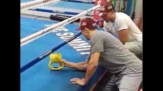 Gennady Golovkin shows Teofimo Lopez and Joe Joyce some Kettlebell strength exercises [upl. by Rochester]