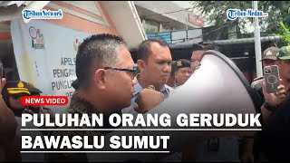 Bawa Kelender Bergambar Edy Rahmayadi Puluhan Orang Geruduk Bawaslu Sumut Pemilu Curang [upl. by Annyahs]