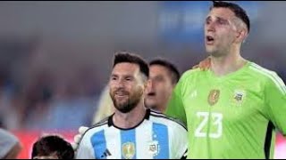 ¡MESSI ESTÁ EN ARGENTINA Así llegaron Lío y El Dibu ovacionados en Ezeiza y sacándose fotos [upl. by Arved]