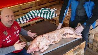 Wir grillen ein Spanferkel lecker in Düsseldorf [upl. by Powers949]