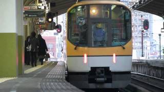 近鉄２００００系 楽 宇治山田駅  Kintetsu Joyful Train Raku  Guests [upl. by Marne]