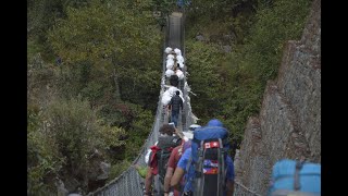 Zu Fuß im Stau auf den Bergen dieser Welt [upl. by Haldis]