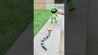 snake escaping from crazy Allister Gator  the Nightmare critters [upl. by Yasu452]