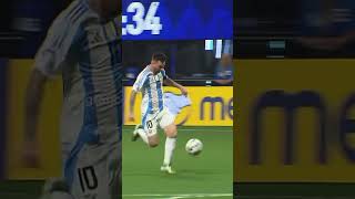 Los ojitos de DIBU y el gesto de MESSI 🎥🇦🇷 futbol copaamerica messi argentina dibumartinez [upl. by Nanah]