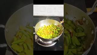 गवारीची भाजी gavarichibhaji gavarbhaji gavar shorts sonalhawaldar tiffinrecipe lunchboxrecipe [upl. by Marshall968]