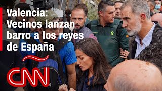 Resumen en video de las inundaciones en Valencia y lanzan barro a los reyes Felipe VI y Letizia [upl. by Porty]