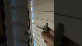 sécuriser une porte de garage astuce  secure a garage door DIY [upl. by Coralie]