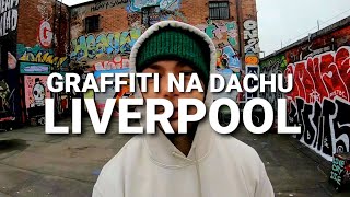 Maluje na dachu w centrum Liverpool [upl. by Uehttam923]