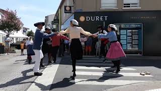 Une Maraîchine dans les rues de Challans [upl. by Vinny]