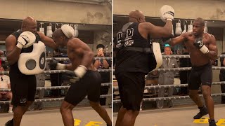 DANIEL DUBOIS DESTROYS PADS AS HE LOOKS TO SHOCK THE WORLD AGAINST USYK [upl. by Esydnac]