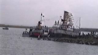 PS Kingswear Castle takes us from Strood Pier to visit PS Medway Queen at Damhead Creek in 1994 [upl. by Millard]