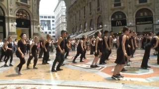 Flashmob Milano Galleria Vittorio Emanuele [upl. by Hitoshi139]