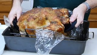 How To Cook a Turkey In A Bag Reynolds Oven Bags  Roast Turkey [upl. by Grani]