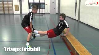 Spielerisches Krafttraining im Unihockey [upl. by Nwahshar]