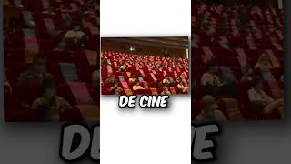 El peor San Valentín  solteros se unen para pagar sillas del cine en China 🍿🤡 Shorts [upl. by Ahsieyt]