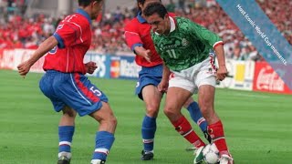 Cuauhtémoc Blanco performs the Cuauhtemiña or Blanco Trick at the 1998 World Cup [upl. by Craddock]