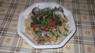 strozzapreti fatti in casa con vongole e zucchine [upl. by Janifer]