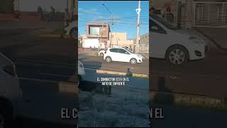 Guaymallén un HOMBRE perdió el CONTROL del AUTO CHOCÓ con un POSTE y quedó COLGANDO en la ACEQUIA [upl. by Dlorag943]