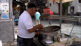 【Italian food stand】イタリア・パレルモ／モツのハンバーガーの立ち食い屋台 [upl. by Mervin]