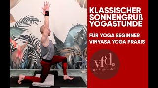 Yoga für Anfänger Vinyasa Yoga der Klassische Sonnengruß mit Victor Thiele Yoga vinyasayoga [upl. by Henryk]