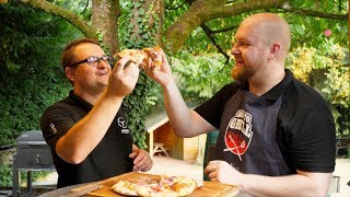 Knusprige Salami Sardellen Pizza vom Gasgrill  Volle 12 auf die Geschmacksknospen [upl. by Backer]