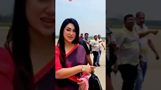 ভক্তরা ঘিরে ধরল অপু বিশ্বাসকে shorts by apu biswas ShakibKhanOfficial [upl. by Feliks402]