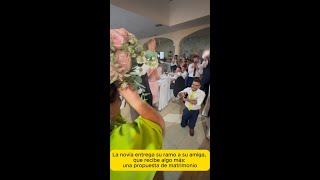 Sorpresa en plena boda La mejor amiga recibe el ramo y una propuesta inolvidable 💐😍💍 [upl. by Akialam]