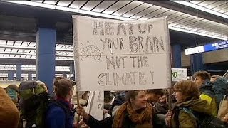 Warschau Proteste gegen Klimawandel [upl. by Allemahs507]