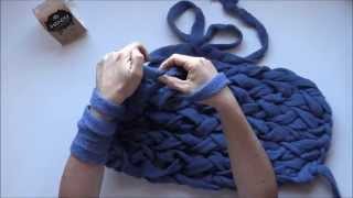 Aprende a tejer con las manos Infinity Scarf ¡en menos de 5 minutos [upl. by Ikim]