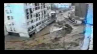 Les inondations de BabElOued Alger en 2001  3ème partie [upl. by Hazeefah]