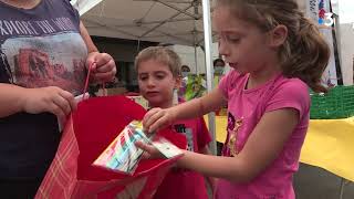 Beaucouzé  pour la rentrée scolaire le Secours Populaire distribue du matériel scolaire [upl. by Lenehc649]