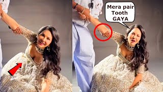 सबके सामने पैर फिसल गया  Sunny Leone funny fails on stage  unseen video [upl. by Leia]