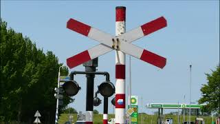 Spoorwegovergang Medemblik  Dutch railroad crossing [upl. by Nwadrebma461]