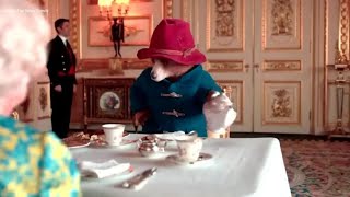 La regina Elisabetta sta male eccola nel video con lorso Paddington [upl. by Gnouhk]