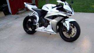 Honda cbr600rr Walk around Akrapovic [upl. by Noakes954]