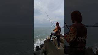 Iwak motone sak lepek wiknyosujamin mancing mancingmania komantara pantai tambakrejo [upl. by Leavelle]