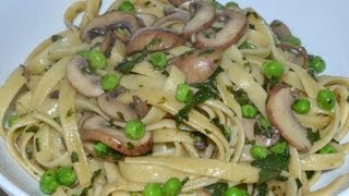 Pasta vegetariana con hongos y albahacas [upl. by Aivatahs353]