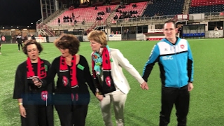 Bram Thomassen zingt tegen schelden met kanker in stadion FC Oss [upl. by Refotsirhc901]