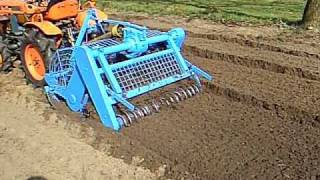 Tuin spitten in Espelo met Kubota 7001 en Imants spitmachine [upl. by Ratcliffe]