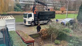 101 Kerstbomen ophalen door Gemeente LeidschendamVoorburg [upl. by Oilime]