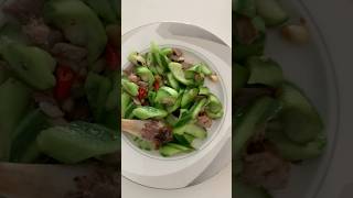 简单的午餐炒丝瓜 cooking [upl. by Selij]