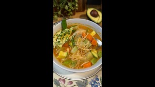 Sopa de Pollo con Fideo  Riquísima [upl. by Hanus]