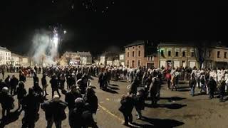 Carnaval de LevalTrahegnies 2023 28 Vue en 360° du dernier rondeau du soir pour le feu dartifice [upl. by Selym]