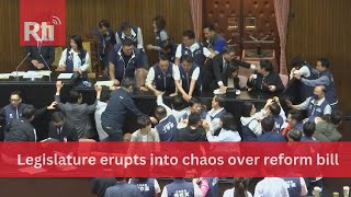 Legislature erupts into chaos over reform bill  Taiwan News  RTI [upl. by Buttaro]