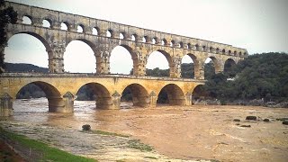 Crue au Pont du Gard 10102014 [upl. by Aiekat6]