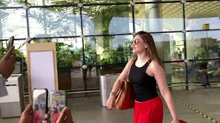 SHEFALI JARIWALA FLYING FROM MUMBAI SPOTTED AT AIRPORT trendingvideo [upl. by Ttennej552]